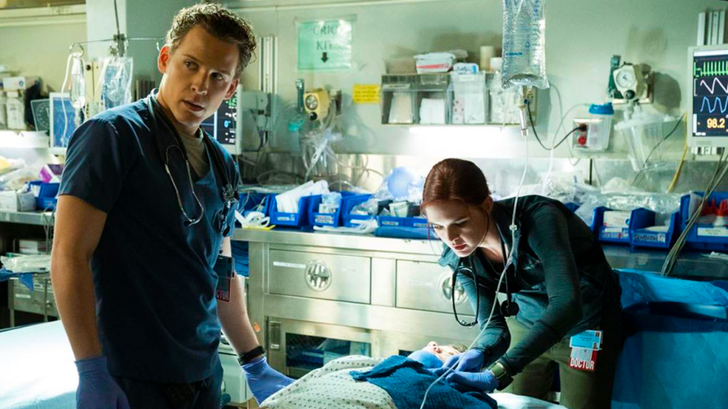 Code Black é uma série médica diferente de Grey's Anatomy nas narrativas mais sérias, mas vale a pena